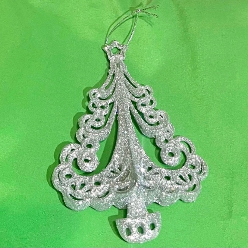VINTAGE SILVER BLING-BLING CHRISTMAS TREE ORNAMENT (MINT CONDITION)
